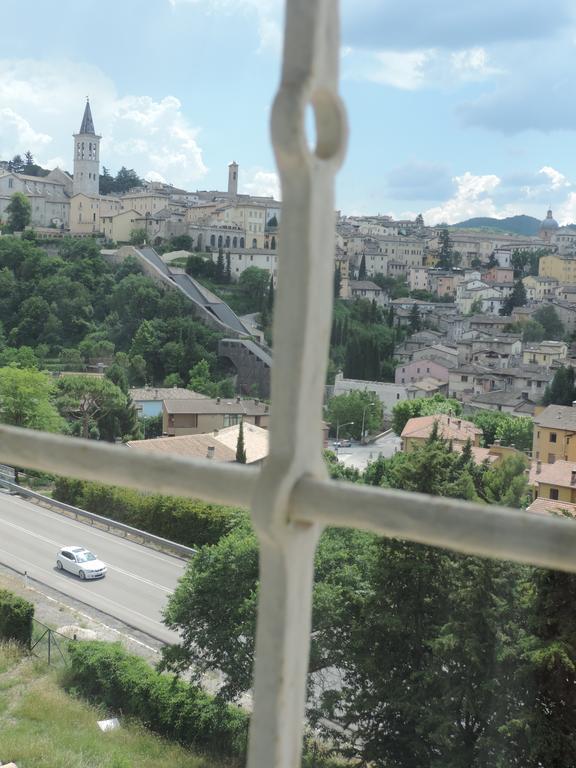 לינה וארוחת בוקר ספולטו Casa Religiosa Di Ospitalita San Ponziano מראה חיצוני תמונה