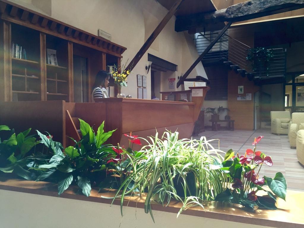 לינה וארוחת בוקר ספולטו Casa Religiosa Di Ospitalita San Ponziano מראה חיצוני תמונה
