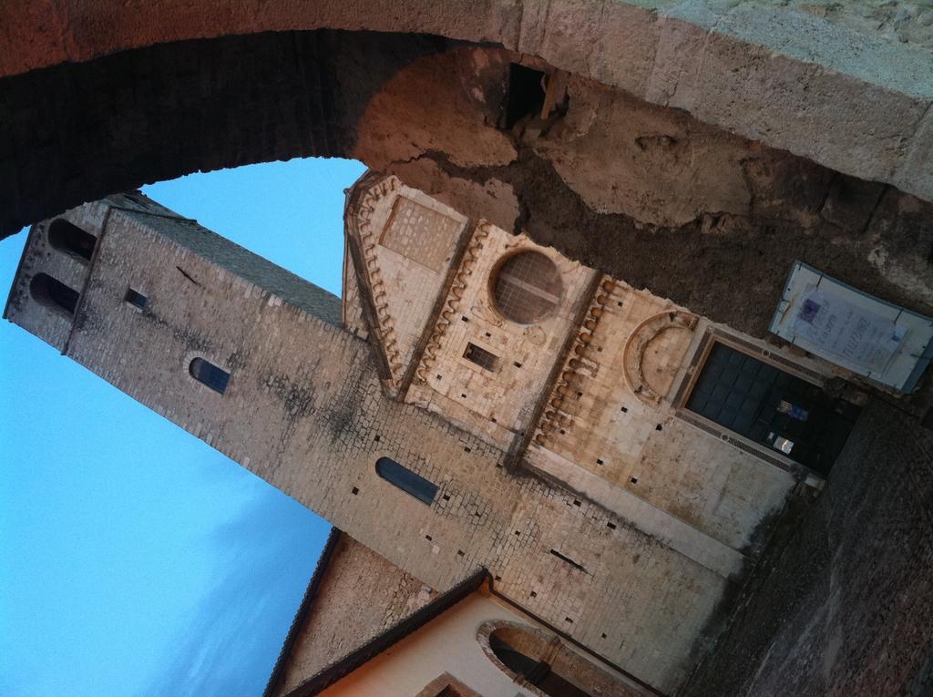 לינה וארוחת בוקר ספולטו Casa Religiosa Di Ospitalita San Ponziano מראה חיצוני תמונה