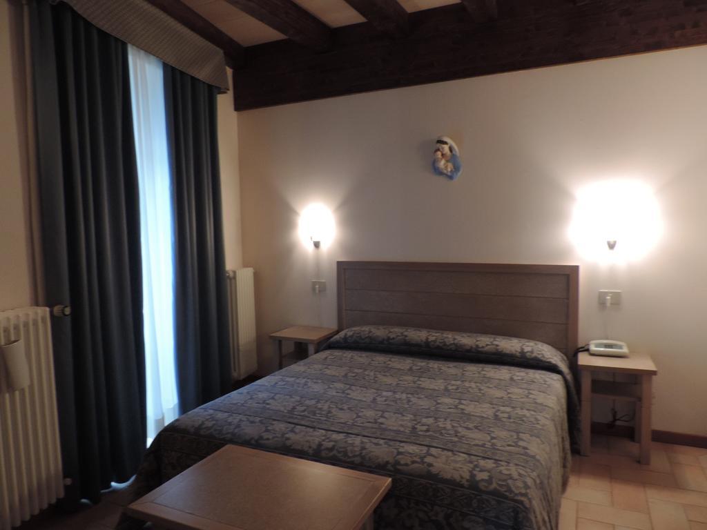 לינה וארוחת בוקר ספולטו Casa Religiosa Di Ospitalita San Ponziano חדר תמונה