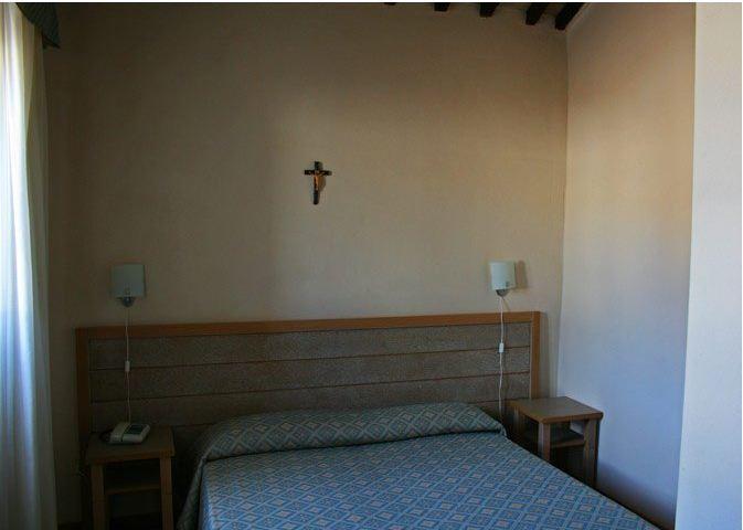 לינה וארוחת בוקר ספולטו Casa Religiosa Di Ospitalita San Ponziano מראה חיצוני תמונה